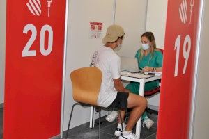 Sanitat redueix a la meitat les setmanes d'espera per a vacunar als qui han superat el covid