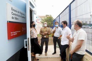 Castelló valora la instalación de la nueva estación de control de la calidad del aire en el colegio la Marina