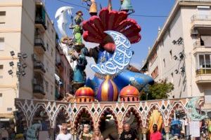 La falla Duque de Gaeta indulta la Mezquita y luna musulmana