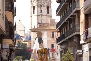 Finaliza la sesión matinal de la Ofrenda de flores a la Virgen de los Desamparados