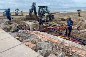 Benicàssim continúa reforzando los trabajos de limpieza y mejora en las playas tras las fuertes lluvias