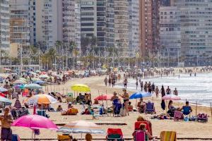 Benidorm se acerca en verano a los registros de 2019 en consumo de agua y recogida de residuos