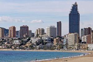 Fallece un bañista ahogado en una playa de Benidorm