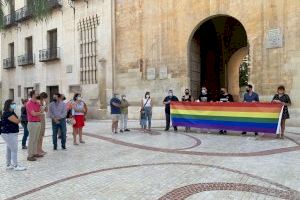 El rechazo a la LGTBIfobia vuelve a concentrar a la ciudadanía en la Plaça de Baix