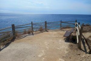 Finaliza la primera fase de adecuación de la escalera que enlaza la playa del Torres con la Tellerola