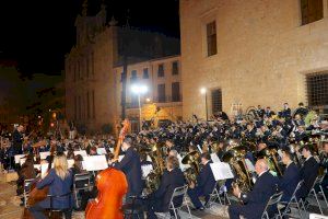 La Unió Musical y la Primitiva deleitan con su música en una nueva edición del ‘Concert de les Bandes’ de Llíria