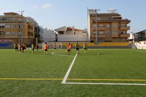 La Diputación de Alicante incrementa hasta los 4 millones de euros las ayudas para renovar campos de fútbol de césped artificial