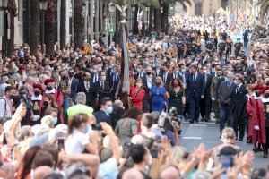 Los valencianos regresan con emoción a las calles para celebrar el 9 d’Octubre