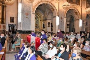 Peruanos residentes en Valencia celebran la fiesta de su patrón, el Señor de los Milagros