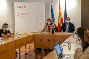 Los consellers Rosa Pérez Garijo y Vicent Soler durante la presentación 