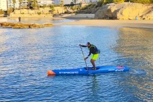Un castellonense recorre los 400 kilómetros de costa valenciana en paddle surf