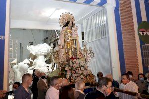 La imagen de la Virgen de los Desamparados visita la Ciutat de l'Artista Faller