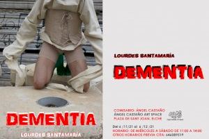 La profesora de la Facultad de Bellas Artes de la UMH Lourdes Santamaría expone en Elche la instalación ‘Dementia’
