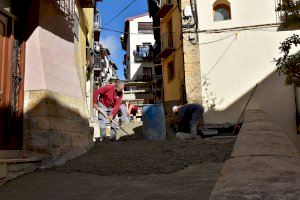 Formigonen el primer tram del carrer Zaporta a Morella