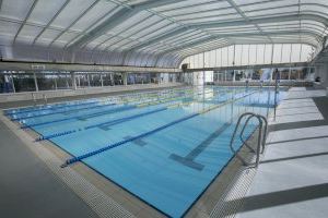 La piscina convertible del poliesportiu comptarà amb una coberta nova en menys d'un mes