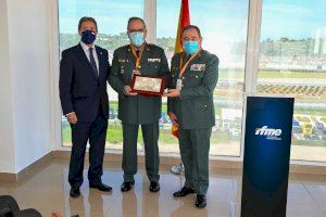 La Real Federación Motociclista Española homenajea en Cheste al General de División Ramón Rueda Ratón