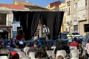 Cuentos del mundo llenan de magia y aventuras de Cuba, Escocia o València la Plaza de Patraix