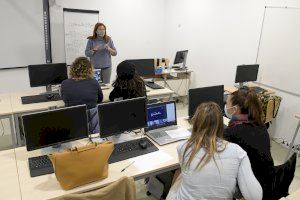 ‘Sóc extraordinària’, el taller per a apoderar a les dones pel 25N a Paiporta