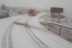 La primera nevada cubre de blanco el interior de Castellón