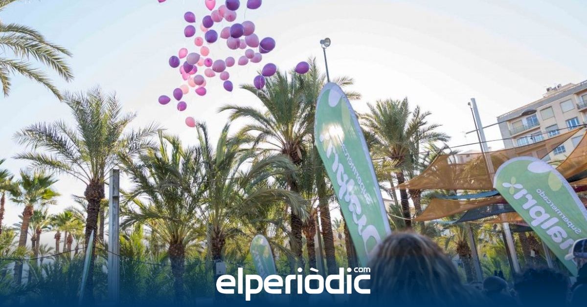 Elche mobilizes more than three thousand people in its pink tide against breast cancer