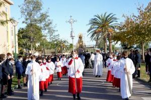 La imagen peregrina de la Virgen de los Desamparados visita el colegio Cumbres con motivo del 35 aniversario de su fundación