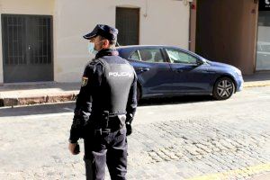 La Policía evita que un hombre se tire por la ventana en Valencia tras una discusión de pareja