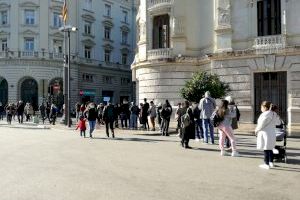 Colas eternas en Valencia para la oficina del padrón municipal