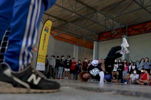 El grupo Special K de Alaquàs ofrece una actividad formativa sobre la cultura del breakdance en los institutos de secundaria del municipio