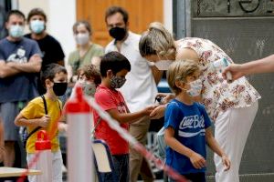 Los enfermeros valencianos reivindican la contratación de enfermeras escolares en los centros educativos ante la sexta ola