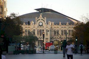 Protesta en Valencia por un servicio de tren que vertebre la Comunitat y enfríe el planeta