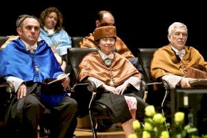 L’honoris causa per la Universitat d’Alacant Deborah Chung se situa com la investigadora més destacada del món en el camp de la construcció i l’edificació