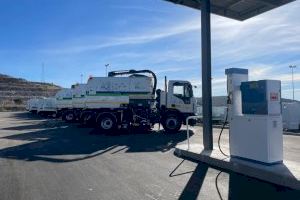 Limpieza pone en marcha la primera gasinera en Elche que abastecerá a 64 camiones propulsados a gas natural y ayudará a reducir un 80% las emisiones de la flota