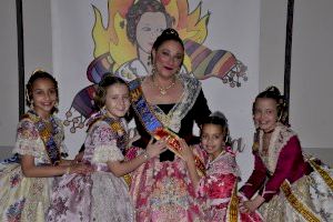 Quatre falleres infantils, protagonistes en la presentació de la Falla Barri La Ravalera de Borriana