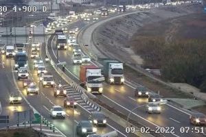 Jornada con tráfico denso en las principales carreteras de Valencia