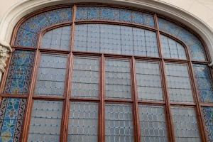 Comienzan los trabajos de restauración de la carpintería y las vidrieras del Palacio de la Exposición de Valencia