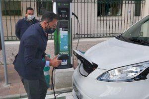 Orihuela estrena cuatro nuevos puntos de recarga de vehículos eléctricos totalmente gratuitos