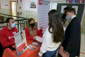 50 instituciones educativas españolas y europeas asisten en San Miguel de Salinas a la XI feria de universidades de ELIS Villamartín