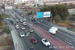 Valencia amanece con más de 12 kilómetros de atascos en sus principales vías de acceso