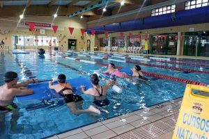 Comienza el periodo de renovaciones de los cursos de la piscina Tomás Martínez Urios de Aspe