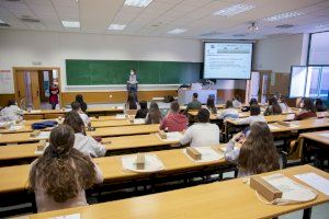 Vuitanta-set alumnes de segon de batxillerat participen en la fase autonòmica de l’Olimpíada de Biologia i 26 en la fase local de l’Olimpíada de Física