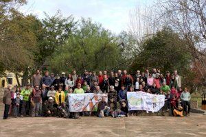 Unes 90 persones participen en l'excursió convocada per Salvem el Tren