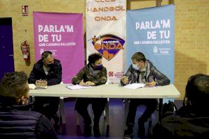 Ballester atiende las peticiones del Club Handbol Onda en una nueva edición de 'Parla'm de tu'