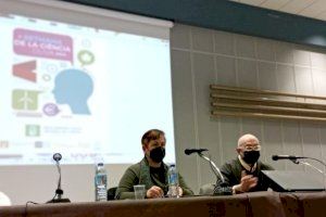 La V Setmana de la Ciència d’Oliva atrau l’atenció de l’alumnat de 2n de Batxiller i desperta la curiositat al voltant del dret i de l’evolució de l'ésser humà