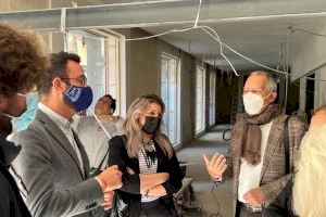 La vicealcaldesa, Mari Carmen Sánchez y el concejal de Urbanismo, Adrián Santos visitan las obras de un hotel de lujo en calle Altamira