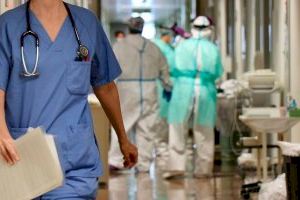 El 56% de los médicos valencianos teme las consecuencias del cansancio por las extensas jornadas de guardia