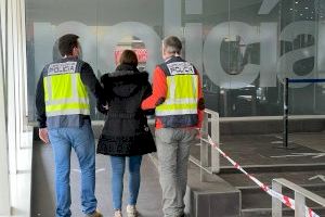 Detenida una mujer por hacerse pasar por vigilante de seguridad en Alicante