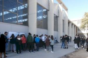 La taxa d'abandó escolar primerenc entre les espanyoles cau fins al 9,7 % en 2021