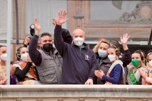 111 kilos de pólvora hacen retronar Valencia en la mascletà del 11 de marzo