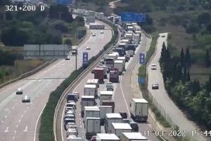 Un accident provoca 14 quilòmetres d'embossos en l'A-7 a l'altura de Godella