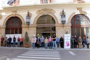 Sagunto guarda un minuto de silencio en señal de condena y repulsa por el presunto asesinato machista perpetrado en Toledo